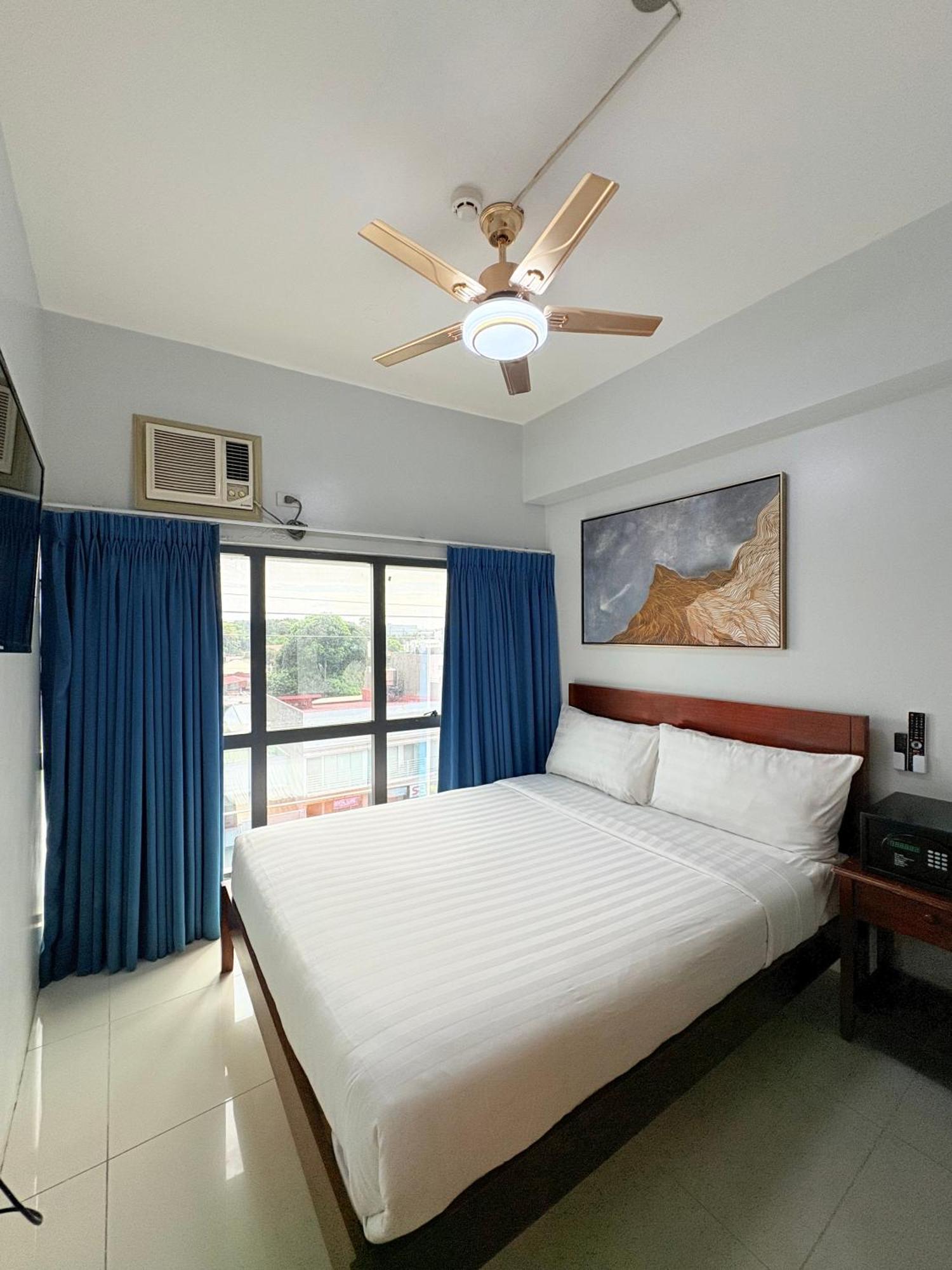 Pacific Park Hotel Quezon City Exterior photo